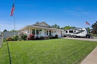 Building Photo - 20 10th Ave N