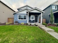 Building Photo - Modern 3-Bedroom 2.5 Bath Single Family Home in Gresham!