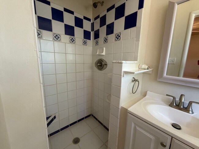 Building Photo - 4 bedroom house in Orangevale on a huge lot