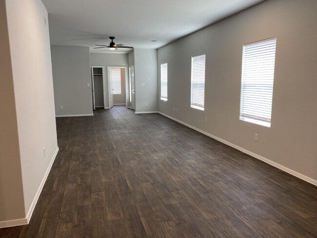 Building Photo - "Charming 2-Bed, 2-Bath Retreat with 1,327 Sq Ft of Comfort in Elgin, TX!"