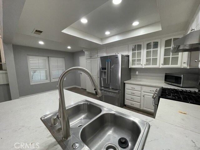 Building Photo - 8 Clover