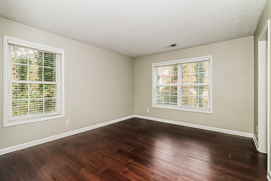 Building Photo - 770 Dover St