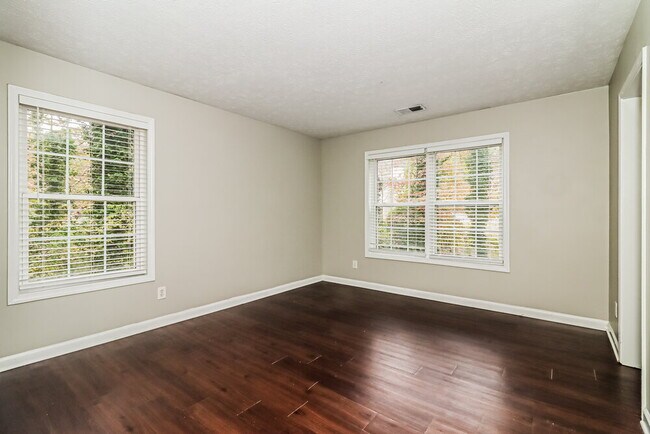 Building Photo - 770 Dover St