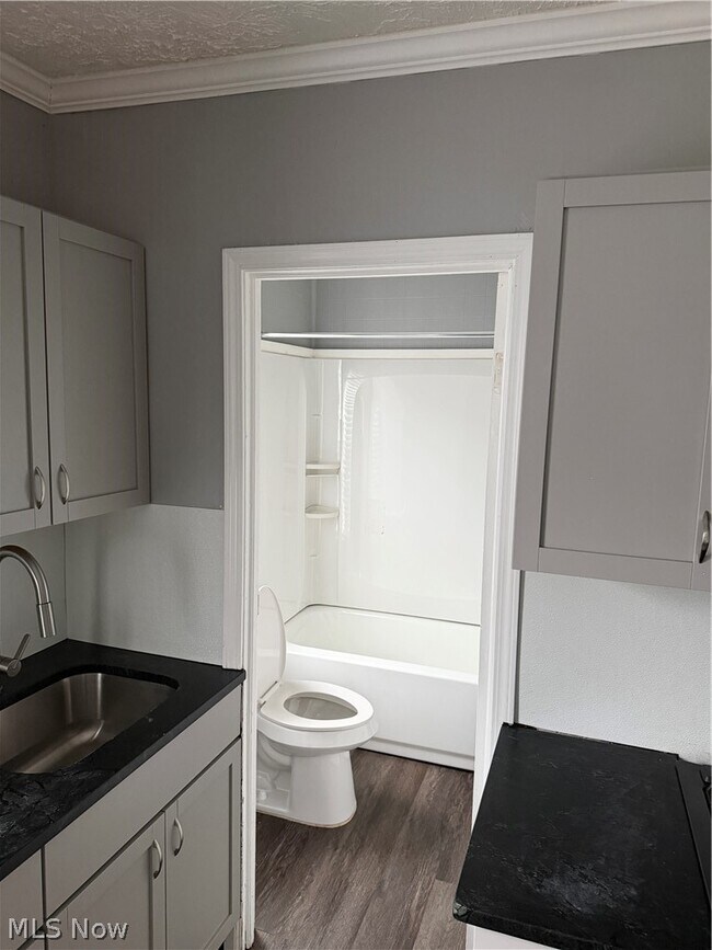 Building Photo - 3694 E 57th St