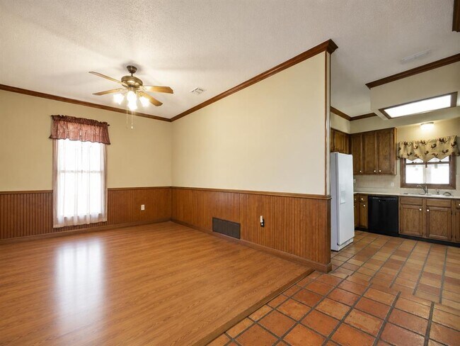 Building Photo - 431 Berry Ln