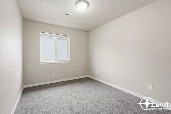 Building Photo - 5616 NE 74th Ct