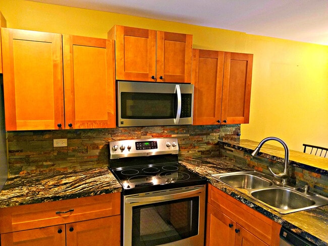 Building Photo - 5955 Meadow Dr