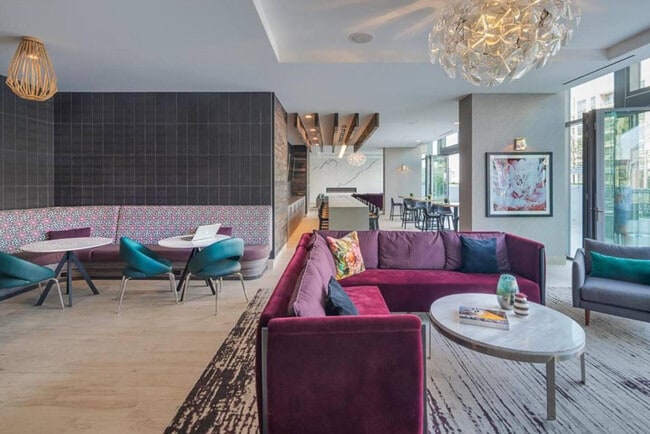 Building Photo - 1131 N Wells St