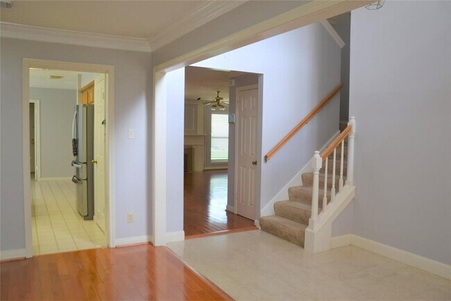 Building Photo - 15127 Greenleaf Ln