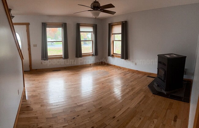 Building Photo - 167 Main St