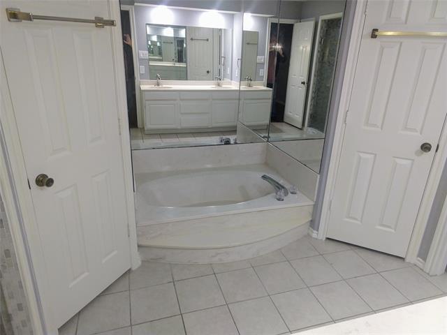 Building Photo - 2116 Turf Club Dr