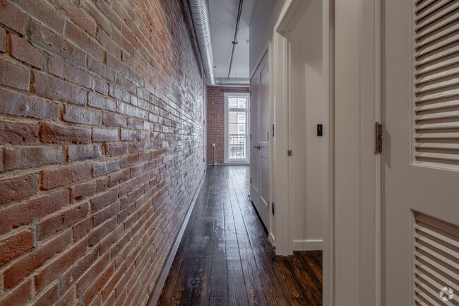 Apt E - 424 Main Street Luxury Apartments