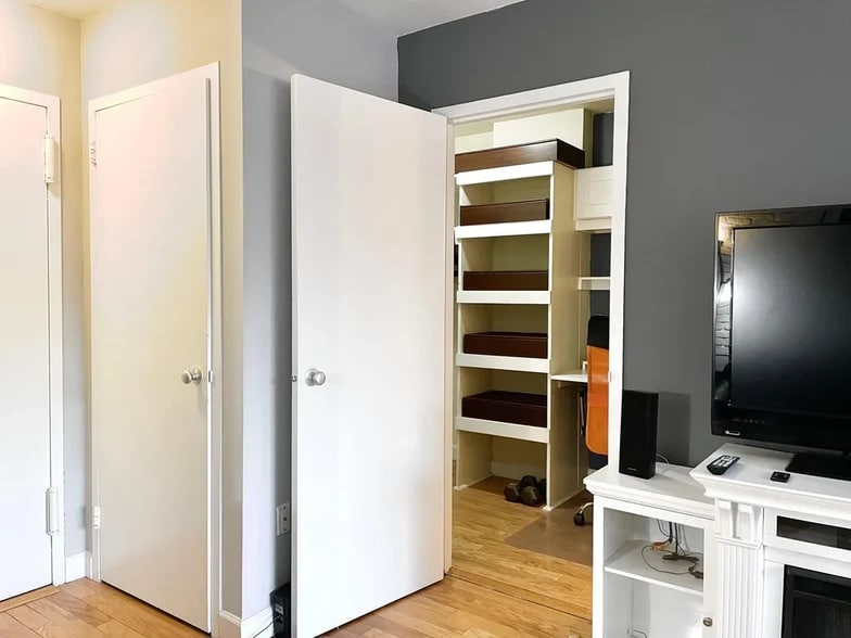Entrance to Closet - 1121 Arlington Blvd