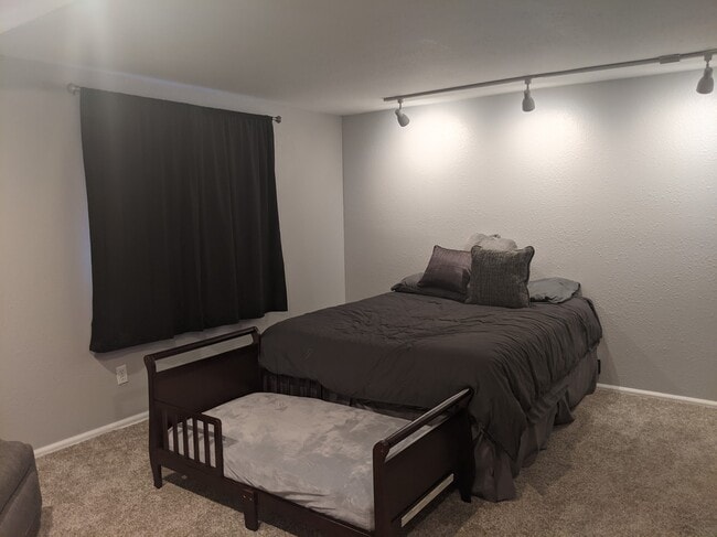 Building Photo - 2089 S Deframe St