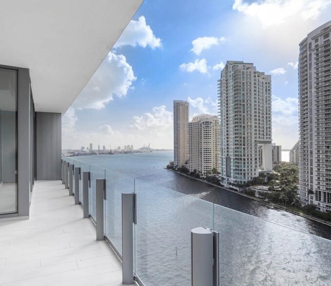 Primary Photo - 300 Biscayne Boulevard Way