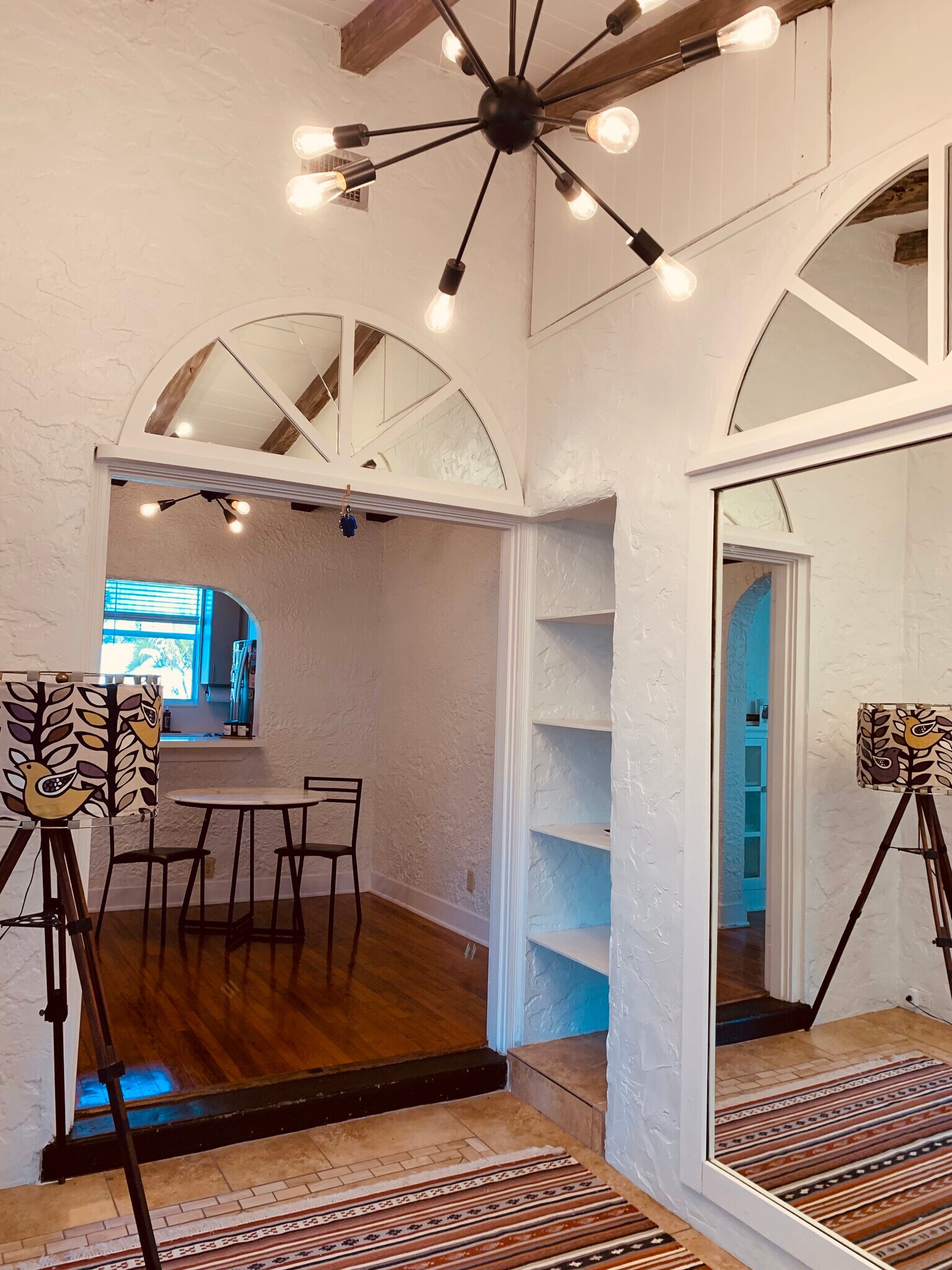 dining - 411 SW 19th St