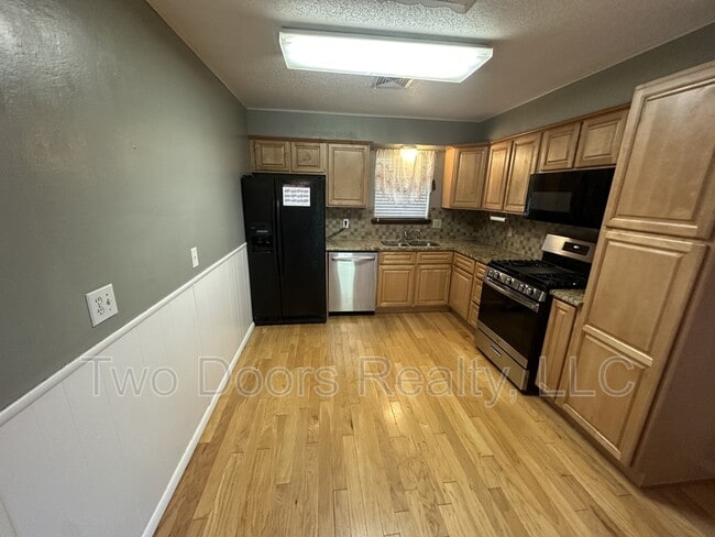 Building Photo - 137 E Jarman Dr
