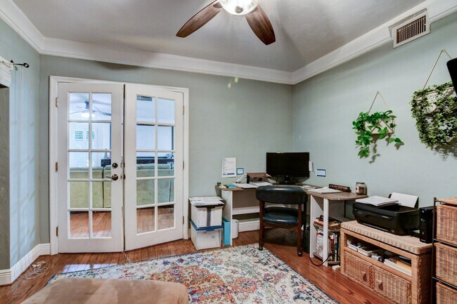 Building Photo - 20 Via Lago