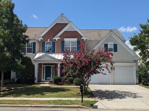 Building Photo - Spacious 5-Bedroom, 3-Bath Home with Excep...
