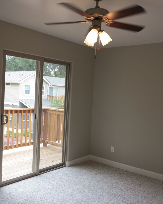 Building Photo - Charming 3 Bedroom & 2.5 Bathroom Available in Atascadero!