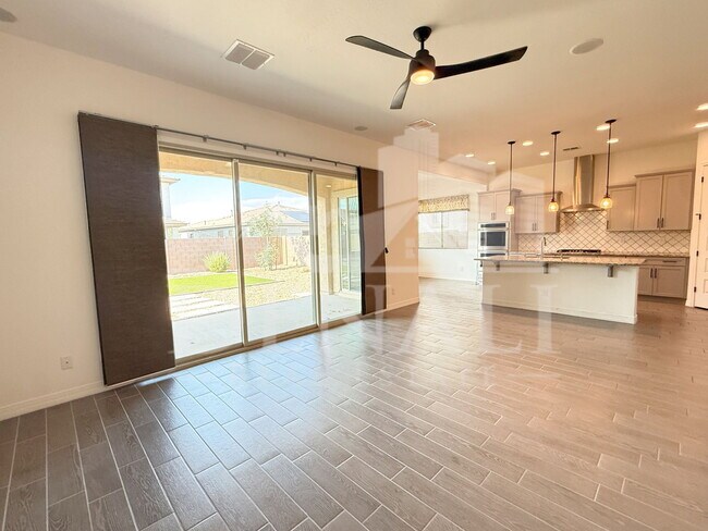 Building Photo - 5214 W Thresher Way