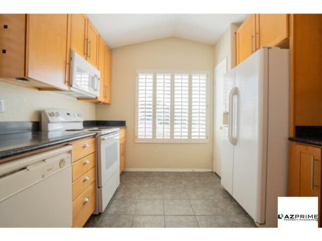 Building Photo - Stylish 3/2 Glendale House - Vaulted Ceilings &amp; Prime North Central Phoenix Location!