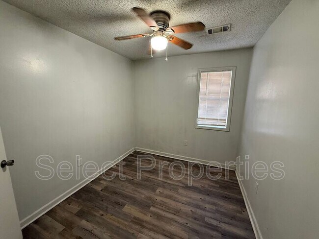 Building Photo - 1618 W Matthews Ave