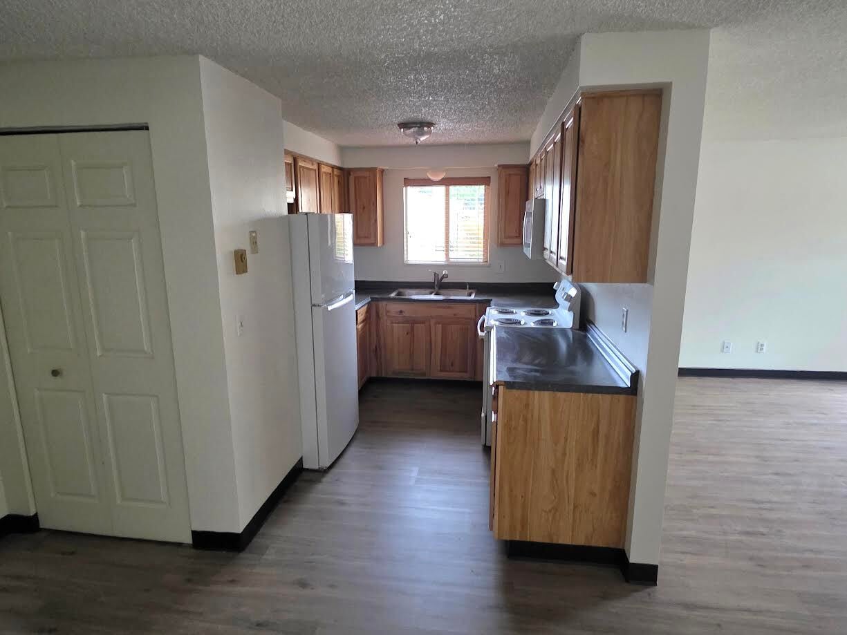 Building Photo - 256 Powell St E