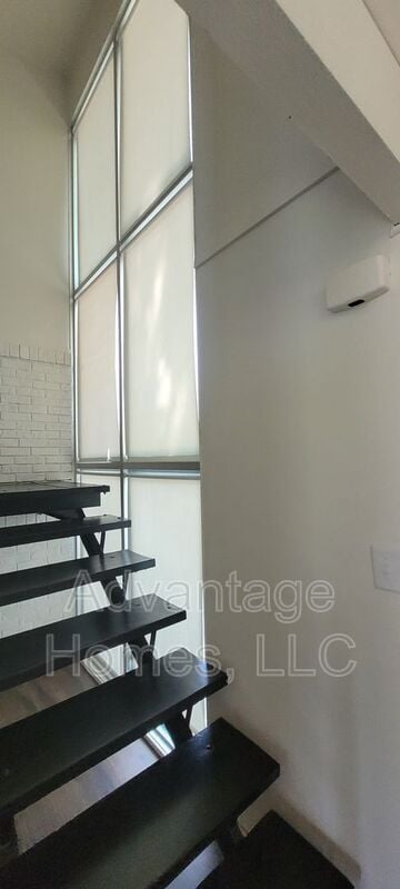 Building Photo - 938 N 71 St