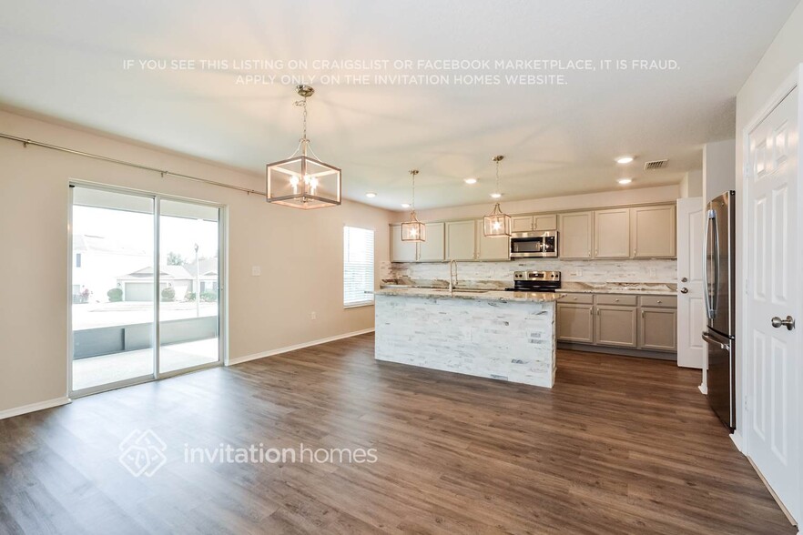 Building Photo - 13743 Laranja St