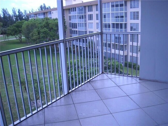 Building Photo - 2650 S Course Dr
