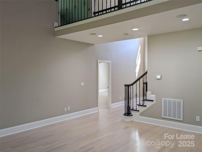 Building Photo - 364 Chuckwood Rd