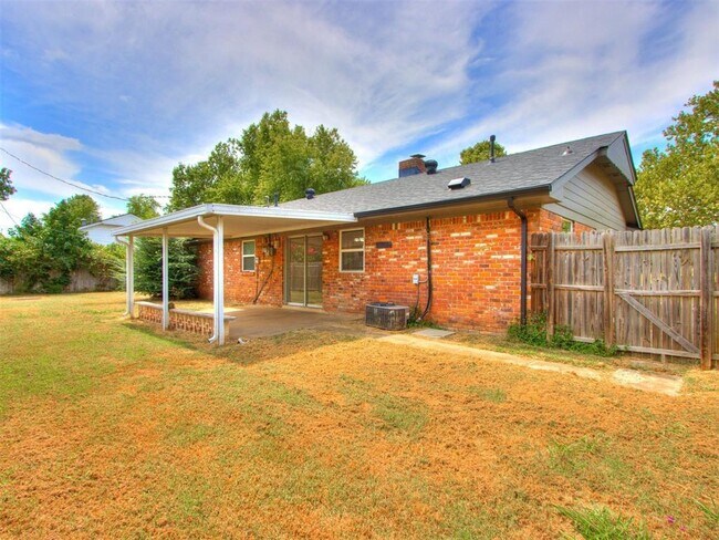 Building Photo - 339 Rosewood Dr