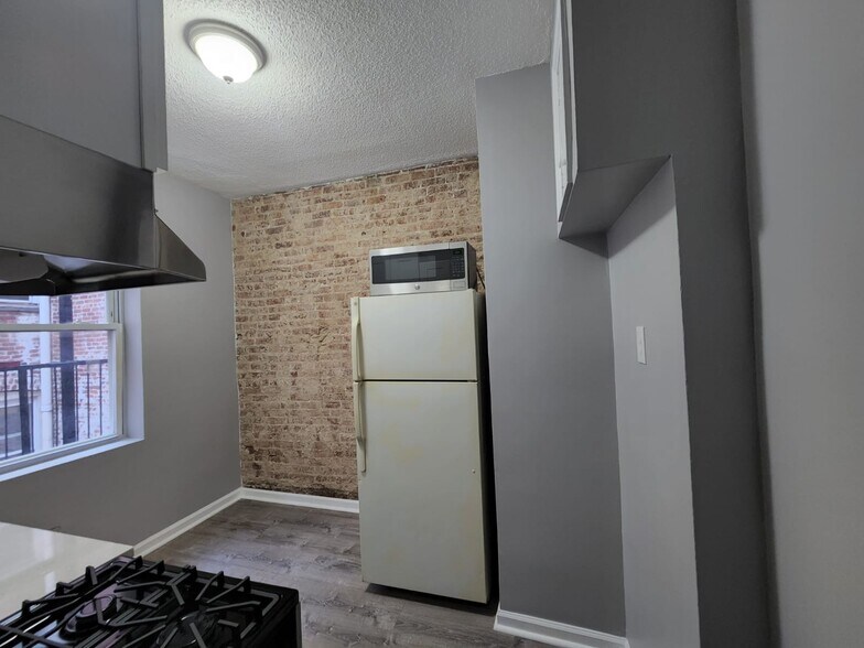 Building Photo - 5616 Hudson Ave