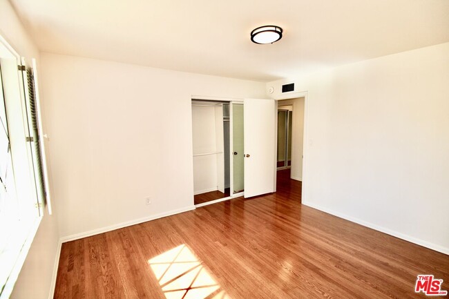Building Photo - 23431 Clarendon St
