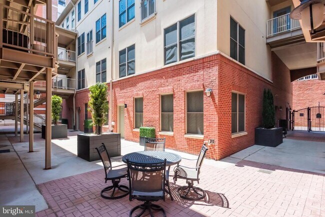 Building Photo - 133 N Bread St