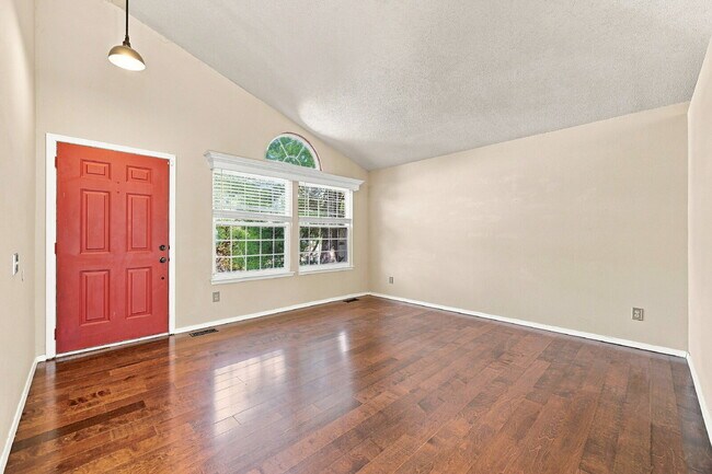 Building Photo - $3,048.95 with $300 Cleaning Voucher, 3 Beds - 2 Bath, Single Family Home in Highlands Ranch with...
