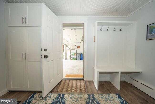 Building Photo - 533 Monument Ave