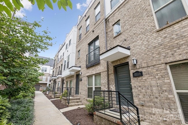 Primary Photo - 12106 Brooklyn Ave