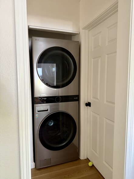 Building Photo - 4196 N Mountain View Ave