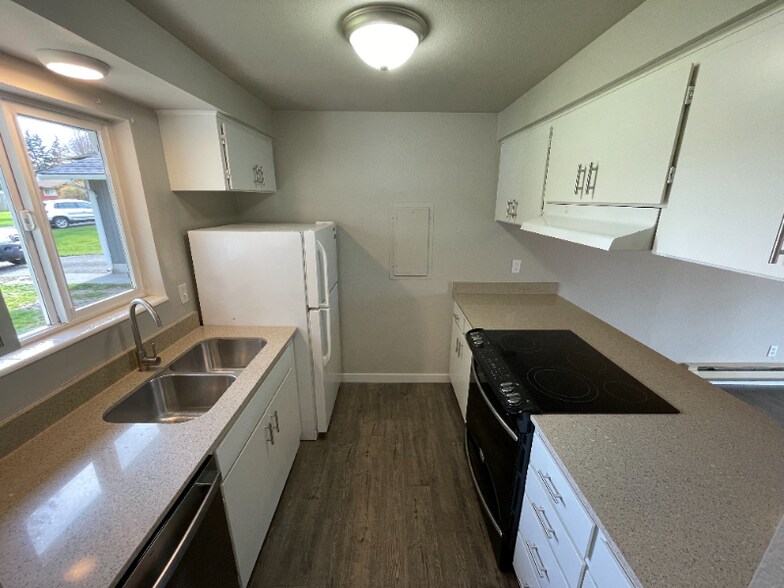 Building Photo - 9729 5th St NE