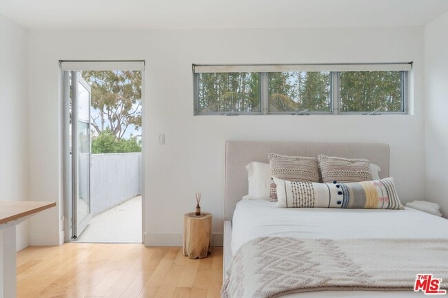 Building Photo - 678 Broadway St