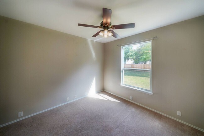 Building Photo - 4736 Green Bluff Dr