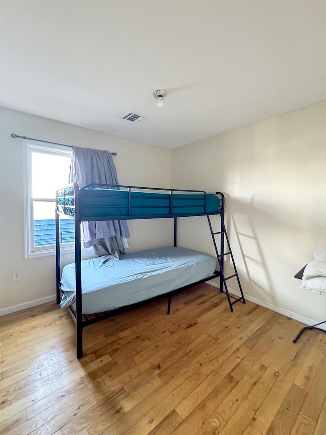 Building Photo - 117 Carteret Ave