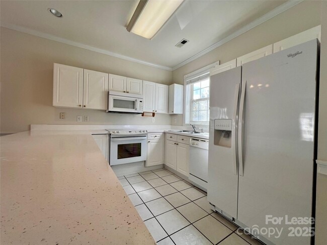 Building Photo - 8929 Meadow Vista Rd