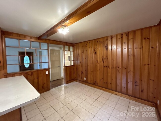 Building Photo - 1431 Woodhill Ln