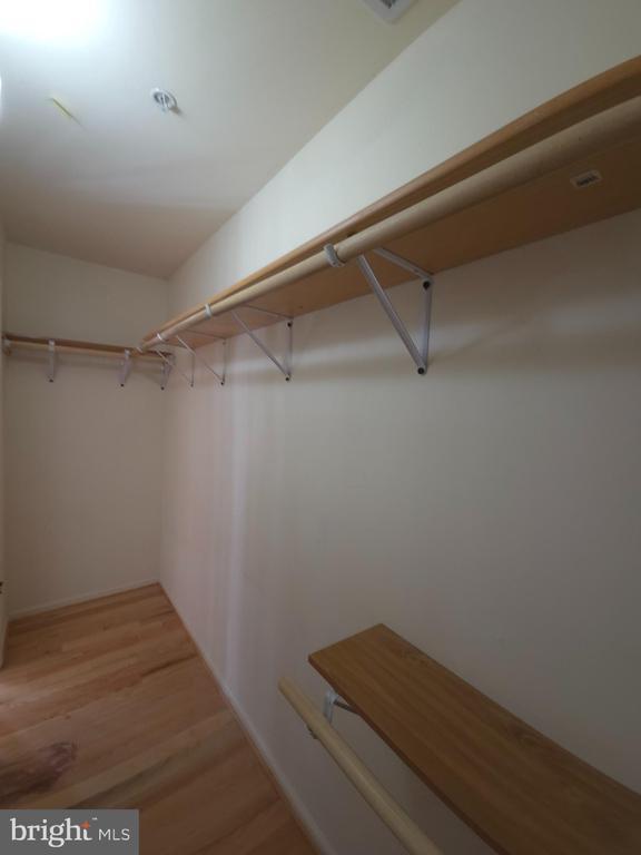 Building Photo - 2213 Montauk Dr