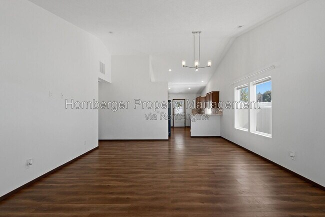 Building Photo - 10326 W Salmonberry