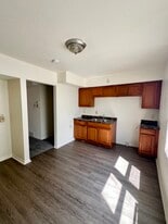 Building Photo - 4614 W Stark st