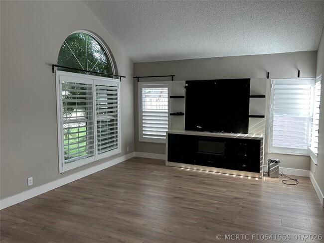 Building Photo - 7430 Ashley Shores Cir